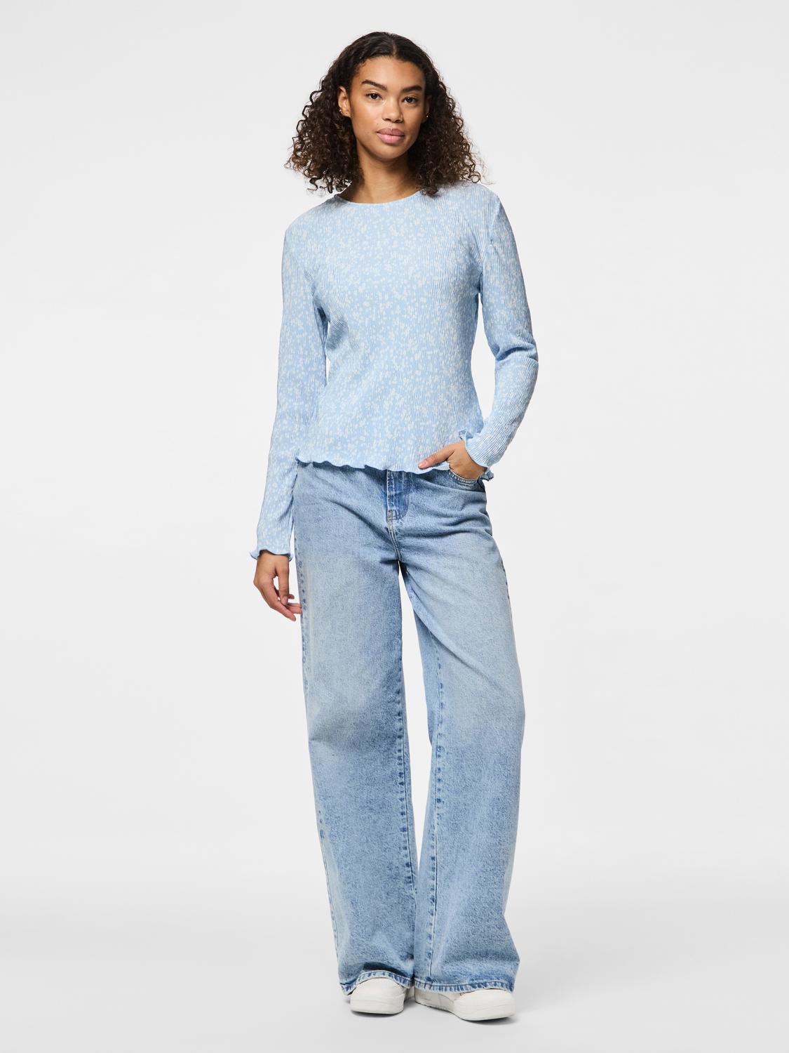 model_shot-front_full